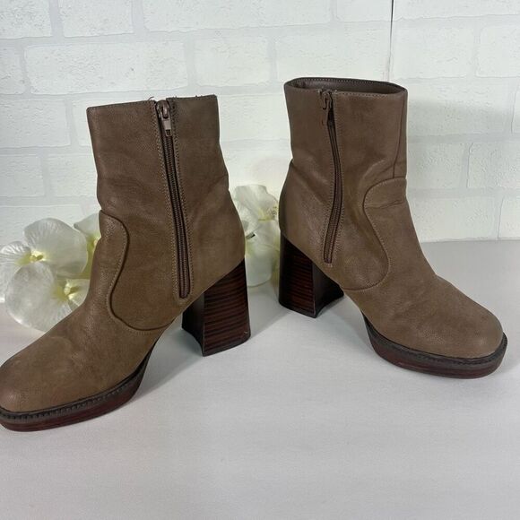Rouge Womens Chunky Heel Boots size 6 Faux Leather Taupe Y2K Style - Picture 3 of 10